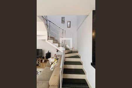 Escada de casa à venda com 3 quartos, 126m² em Sinimbu, Belo Horizonte