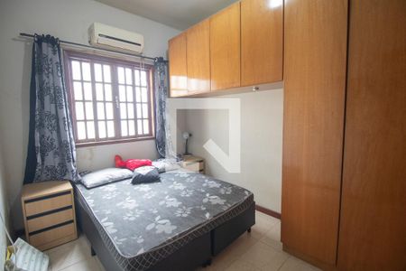 Quarto 1 de casa de condomínio para alugar com 2 quartos, 98m² em Galo Branco, São Gonçalo