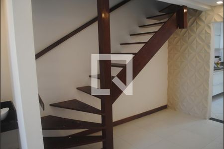 Escada da Sala  de casa de condomínio para alugar com 4 quartos, 180m² em Armação, Salvador