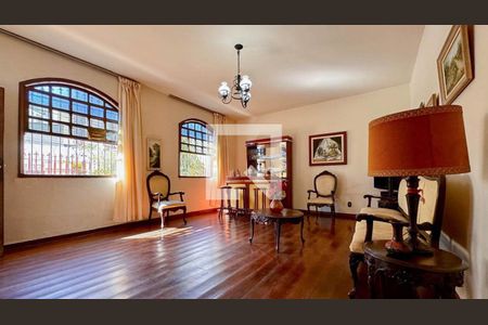 Sala 2 de casa à venda com 3 quartos, 225m² em Grajaú, Belo Horizonte