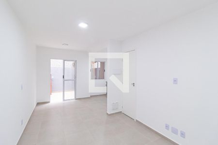 Sala de casa de condomínio para alugar com 2 quartos, 62m² em Mutinga, Osasco