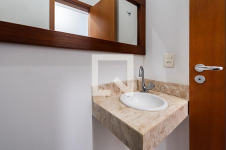 Lavabo de apartamento para alugar com 2 quartos, 143m² em Gonzaga, Santos