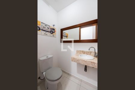 Lavabo de apartamento para alugar com 2 quartos, 143m² em Gonzaga, Santos