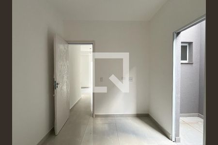 Quarto 2 de apartamento para alugar com 2 quartos, 39m² em Vila Mangalot, São Paulo