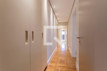 Corredor de apartamento à venda com 3 quartos, 274m² em Itaim Bibi, São Paulo