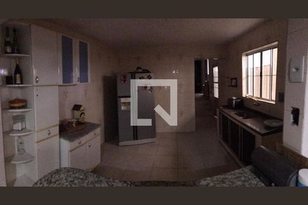 Casa à venda com 3 quartos, 180m² em Limoeiro, São Paulo