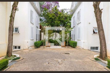 Casa à venda com 3 quartos, 334m² em Santo Amaro, São Paulo