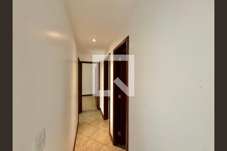 Corredor de apartamento para alugar com 2 quartos, 110m² em Recreio dos Bandeirantes, Rio de Janeiro