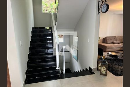 Acesso 2º piso de casa à venda com 5 quartos, 335m² em Retiro do Chalé, Brumadinho