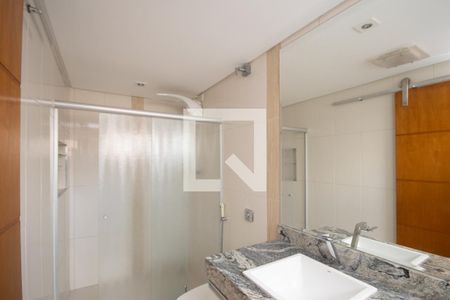 Banheiro da Suite de casa para alugar com 5 quartos, 280m² em Vila Mazzei, São Paulo