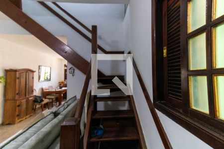 Escada  de casa de condomínio à venda com 3 quartos, 236m² em Santa Rosa, Niterói