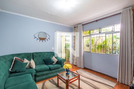 Sala de TV de casa para alugar com 3 quartos, 320m² em Helena Maria, Osasco