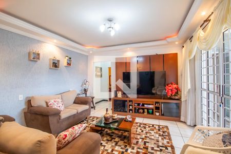 Sala de Estar de casa para alugar com 3 quartos, 320m² em Helena Maria, Osasco