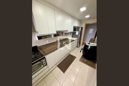 Cozinha de apartamento à venda com 3 quartos, 97m² em Jardim Lindóia, Porto Alegre