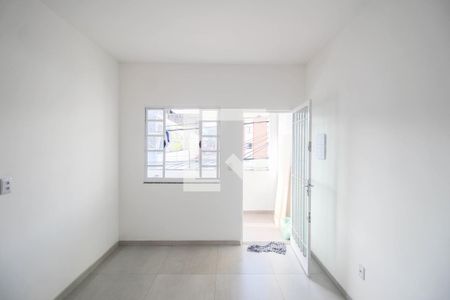 Sala de apartamento para alugar com 2 quartos, 77m² em Edson Passos, Mesquita