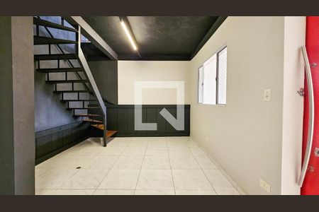 Sala de casa para alugar com 2 quartos, 54m² em Jardim Guarapiranga, São Paulo