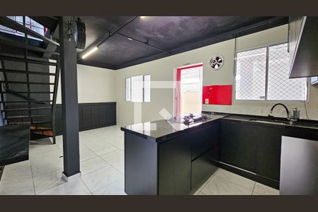 Cozinha de casa para alugar com 2 quartos, 54m² em Jardim Guarapiranga, São Paulo