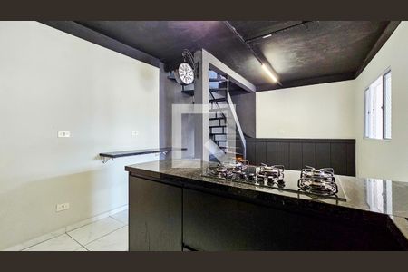 Cozinha de casa para alugar com 2 quartos, 54m² em Jardim Guarapiranga, São Paulo