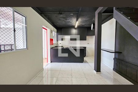 Sala de casa para alugar com 2 quartos, 54m² em Jardim Guarapiranga, São Paulo