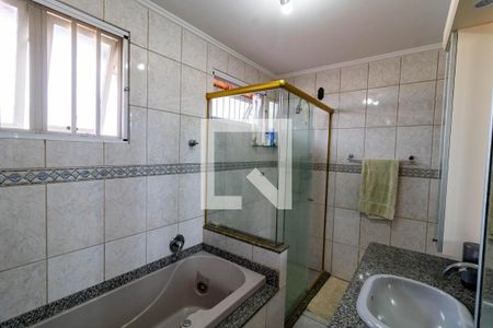 Casa de condomínio à venda com 250m², 3 quartos e 2 vagas Casa de condomínio à venda com 250m², 3 quartos e 2 vagasBanheiro da Suíte