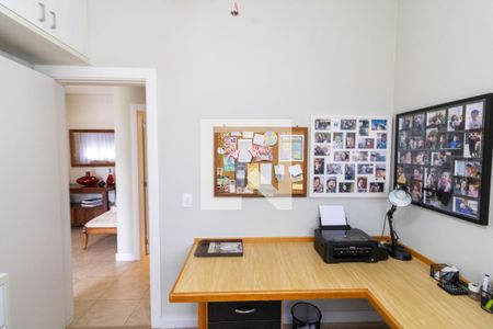 Casa de condomínio à venda com 250m², 3 quartos e 2 vagas Casa de condomínio à venda com 250m², 3 quartos e 2 vagasEscritório