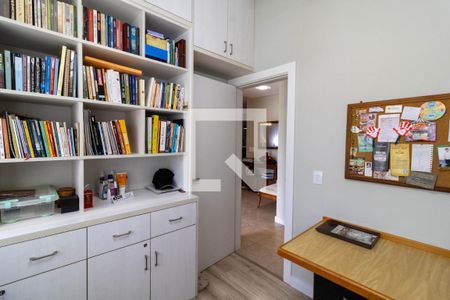 Casa de condomínio à venda com 250m², 3 quartos e 2 vagas Casa de condomínio à venda com 250m², 3 quartos e 2 vagasEscritório