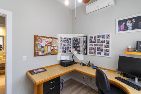 Casa de condomínio à venda com 250m², 3 quartos e 2 vagas Casa de condomínio à venda com 250m², 3 quartos e 2 vagasEscritório