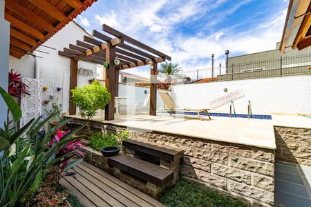 Casa de condomínio à venda com 250m², 3 quartos e 2 vagas Casa de condomínio à venda com 250m², 3 quartos e 2 vagasQuintal