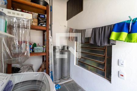 Casa de condomínio à venda com 250m², 3 quartos e 2 vagas Casa de condomínio à venda com 250m², 3 quartos e 2 vagasÁrea de Serviço