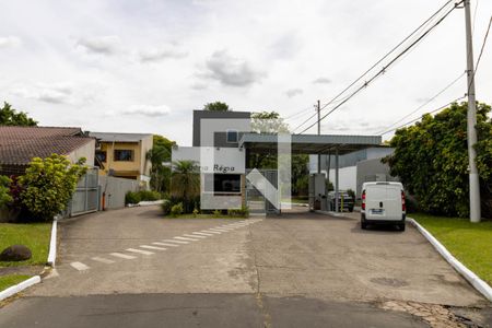 Casa de condomínio à venda com 250m², 3 quartos e 2 vagas Casa de condomínio à venda com 250m², 3 quartos e 2 vagasFachada