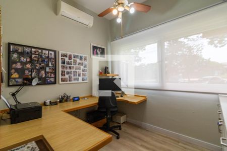 Casa de condomínio à venda com 250m², 3 quartos e 2 vagas Casa de condomínio à venda com 250m², 3 quartos e 2 vagasEscritório