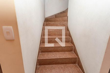 Escada  de casa à venda com 2 quartos, 157m² em Piraporinha, Diadema