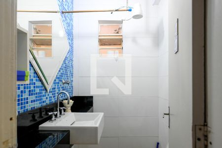 Banheiro de casa para alugar com 2 quartos, 70m² em Vila Brasilio Machado, São Paulo