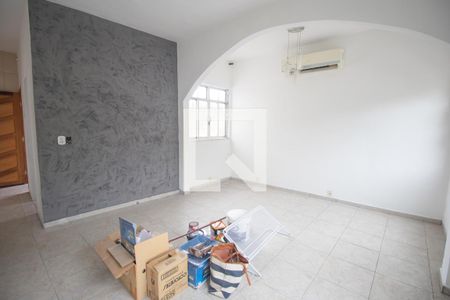 Sala de casa para alugar com 2 quartos, 120m² em Mutua, São Gonçalo