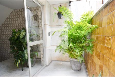 Apartamento para alugar com 290m², 5 quartos e 4 vagas Apartamento para alugar com 290m², 5 quartos e 4 vagasEntrada