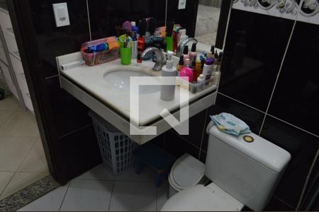 Banheiro da Suíte 1 de casa de condomínio à venda com 3 quartos, 450m² em Pechincha, Rio de Janeiro