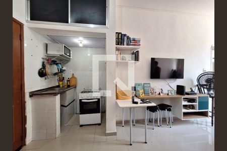 Cozinha  de kitnet/studio à venda com 1 quarto, 24m² em Laranjeiras, Rio de Janeiro