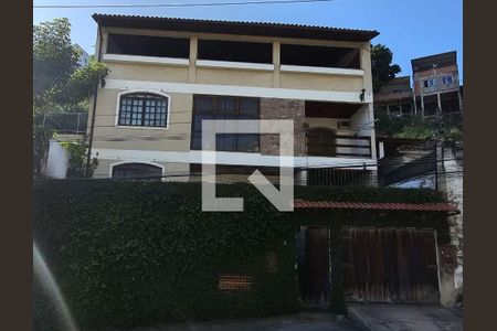 Casa à venda com 3 quartos, 300m² em São Lourenço, Niterói