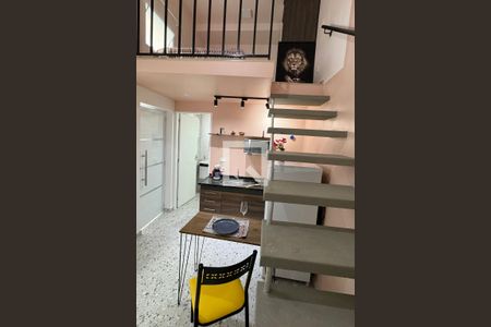 Escada de kitnet/studio para alugar com 1 quarto, 24m² em Vila do Conde, Barueri