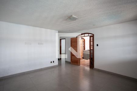 Sala 1 de casa para alugar com 3 quartos, 600m² em Santa Terezinha, Belo Horizonte