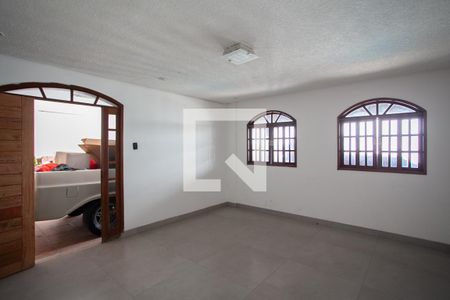 Sala 1 de casa para alugar com 3 quartos, 600m² em Santa Terezinha, Belo Horizonte