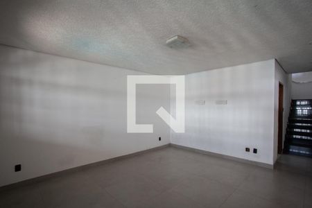 Sala 1 de casa para alugar com 3 quartos, 600m² em Santa Terezinha, Belo Horizonte