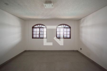 Sala 1 de casa para alugar com 3 quartos, 600m² em Santa Terezinha, Belo Horizonte