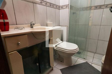 Banheiro de apartamento à venda com 1 quarto, 36m² em Menino Deus, Porto Alegre