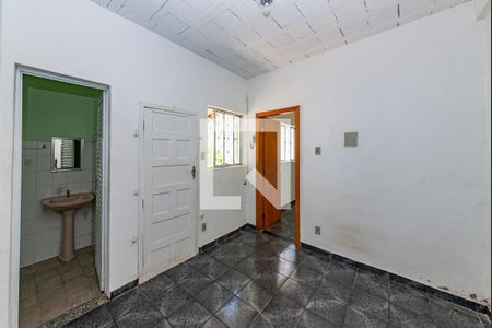 Sala de casa para alugar com 2 quartos, 61m² em Carlos Prates, Belo Horizonte