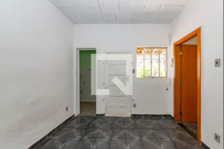 Sala de casa para alugar com 2 quartos, 61m² em Carlos Prates, Belo Horizonte