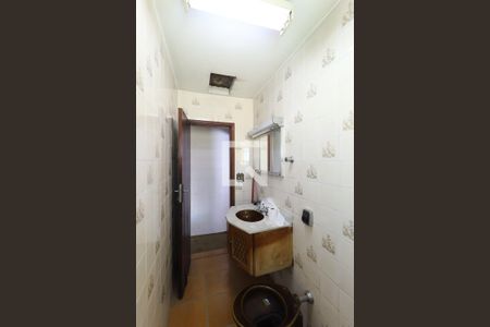 Casa à venda com 324m², 5 quartos e 4 vagas Casa à venda com 324m², 5 quartos e 4 vagasBanheiro fundos