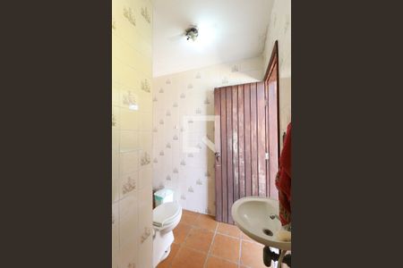 Casa à venda com 324m², 5 quartos e 4 vagas Casa à venda com 324m², 5 quartos e 4 vagasBanheiro do Quintal