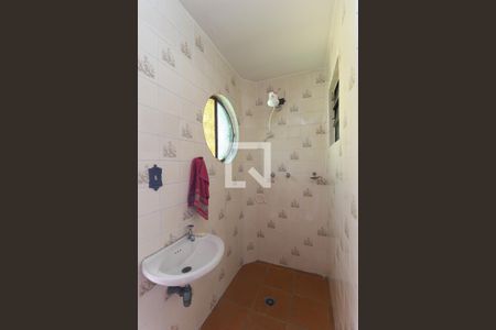 Casa à venda com 324m², 5 quartos e 4 vagas Casa à venda com 324m², 5 quartos e 4 vagasBanheiro do Quintal