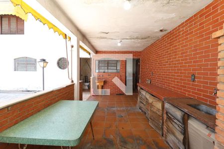 Casa à venda com 324m², 5 quartos e 4 vagas Casa à venda com 324m², 5 quartos e 4 vagasQuintal